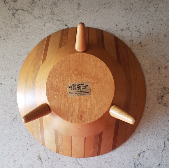Gorgeous MCM wooden bowl from New Zealand. - Picture 3 of 5